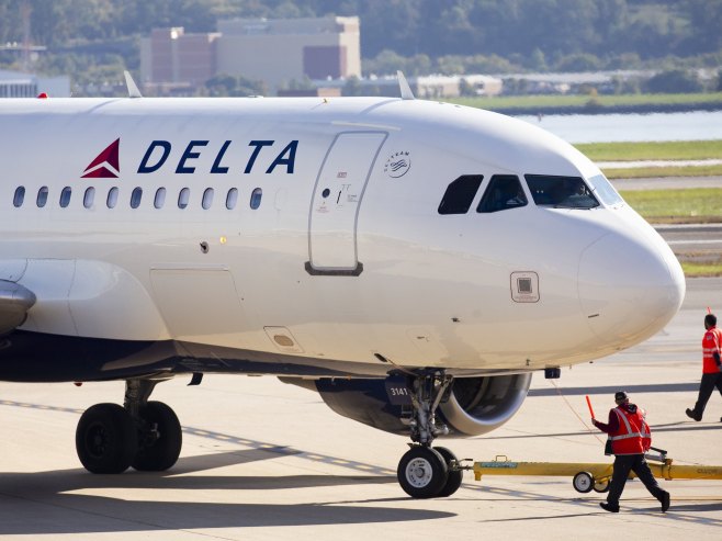 Avion Delta Erlajnza (Foto: EPA/MICHAEL REYNOLDS) - 