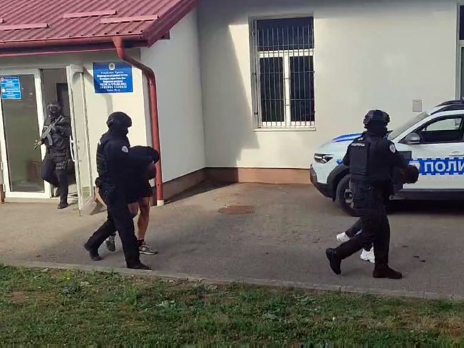 Velika akcija MUP-a: Uhapšeno 19 lica, oduzeta droga, novac, automobili, oružje (VIDEO)