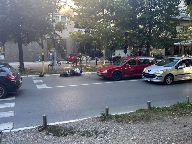 Sudar auta i motora kod parka Mladen Stojanović, Banjaluka - Foto: RTRS