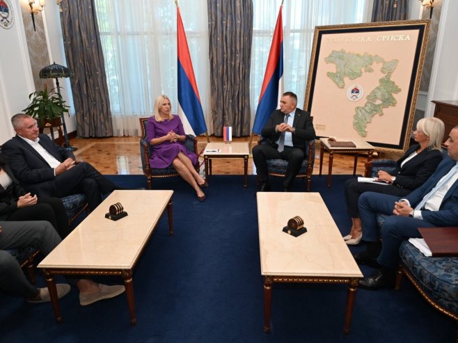 Višković i Cvijanović sa Minićem (foto: Vlada Srpske) - 