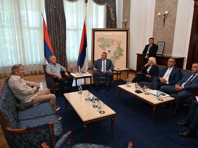 Minić sa predstavnicima Zanatsko preduzetničke komore Minić sa predstavnicima Zanatsko preduzetničke komore - Foto: RTRS