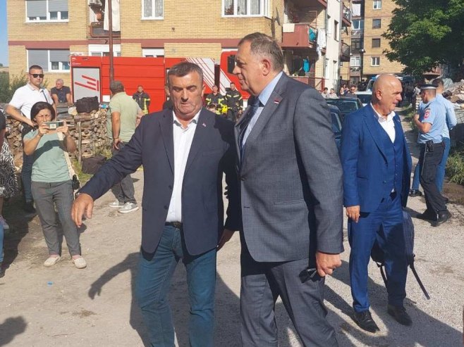 Dodik u Vlasenici obišao stambenu zgradu koja je oštećena u požaru (FOTO)
