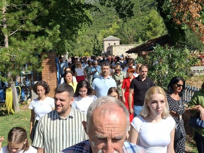 Praznik Uspenja Presvete Bogorodice u Tvrdošu okupio vjernike iz cijele Hercegovine (VIDEO)