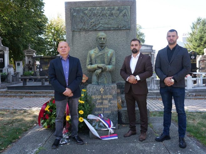 Članovi Pokreta socijalista položili venac na grob Petra Kočića Članovi Pokreta socijalista položili venac na grob Petra Kočića - Foto: Ustupljena fotografija