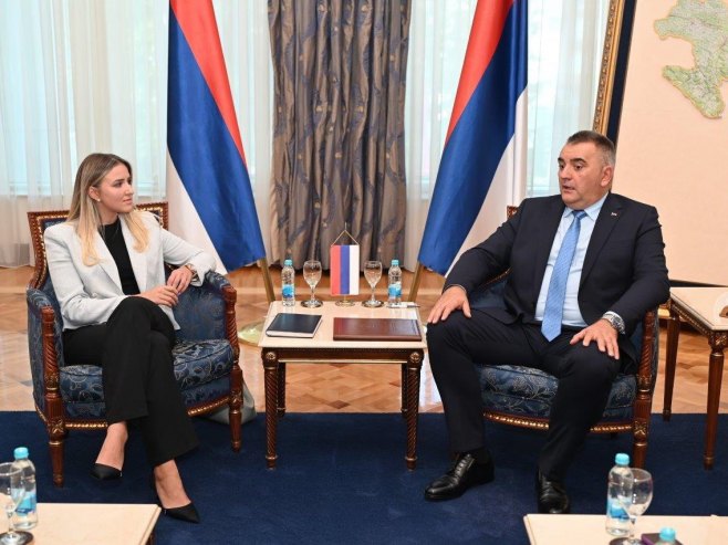 Konsultacije Minića sa predstavnicima Omladinskog savjeta Konsultacije Minića sa predstavnicima Omladinskog savjeta - Foto: RTRS