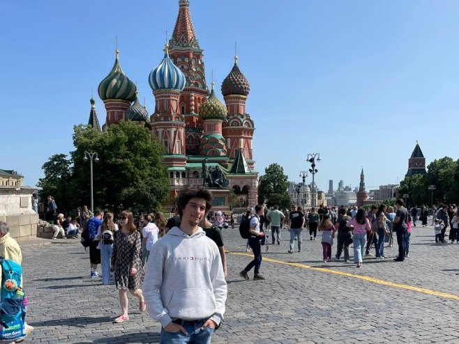 Muzički umjetnik iz Srpske Konstantin Kosanović proveo letnji raspust u Moskvi (FOTO)