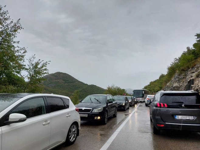 Velike gužve na graničnim prelazima sa Crnom Gorom (VIDEO)