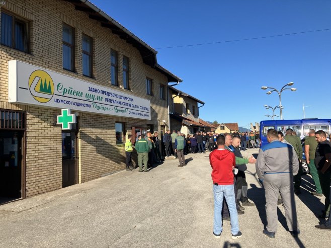 Štrajk radnika Šumskog gazdinstva “Oštrelj Drinić” u Driniću Štrajk radnika Šumskog gazdinstva “Oštrelj Drinić” u Driniću - Foto: RTRS
