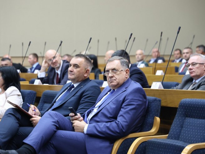 Dodik stigao na sjednicu na kojoj se raspravlja o novoj Vladi
