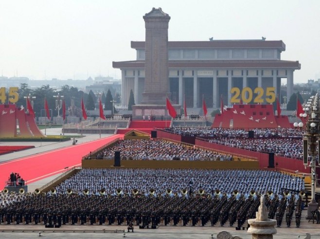 Vojna parada u Pekingu (foto: EPA/ALEXANDER KAZAKOV/SPUTNIK/KREMLIN POOL) Vojna parada u Pekingu (foto: EPA/ALEXANDER KAZAKOV/SPUTNIK/KREMLIN POOL) -