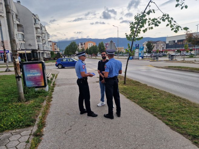 Istočno Sarajevo, akcija "Registruj oružje bez sankcije" Istočno Sarajevo, akcija "Registruj oružje bez sankcije" - Foto: SRNA