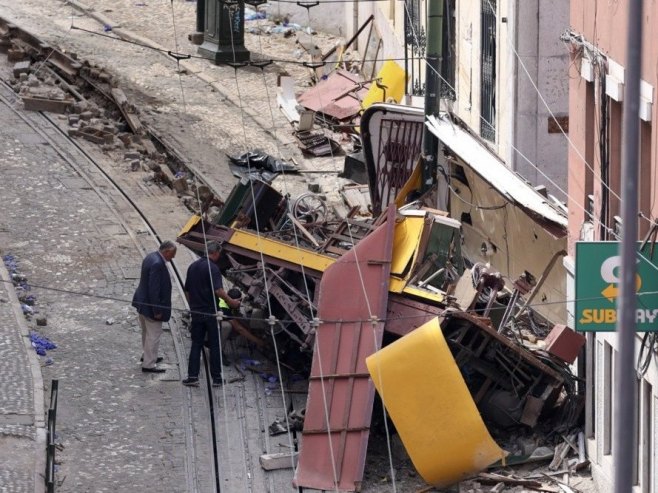 Nesreća na žičari u Lisabonu (Foto: EPA/MIGUEL A.LOPES) Nesreća na žičari u Lisabonu (Foto: EPA/MIGUEL A.LOPES) -