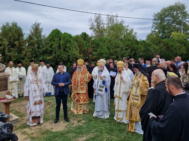 U Јasenovcu obilježen praznik Svetih novomučenika jasenovačkih (FOTO)