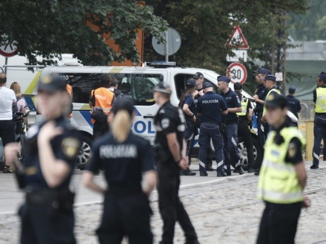 Latvijska policija (foto: EPA/VALDA KALNINA) Latvijska policija (foto: EPA/VALDA KALNINA) -