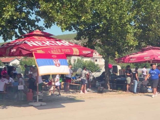 "Ljubinjska kotlićijada" i ove godine okupila veliki broj učesnika (VIDEO)