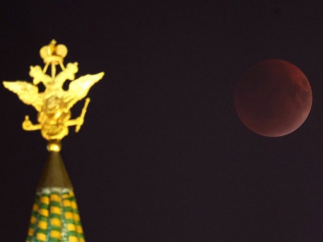 Veče u znaku "krvavog Mjeseca" (FOTO/VIDEO)