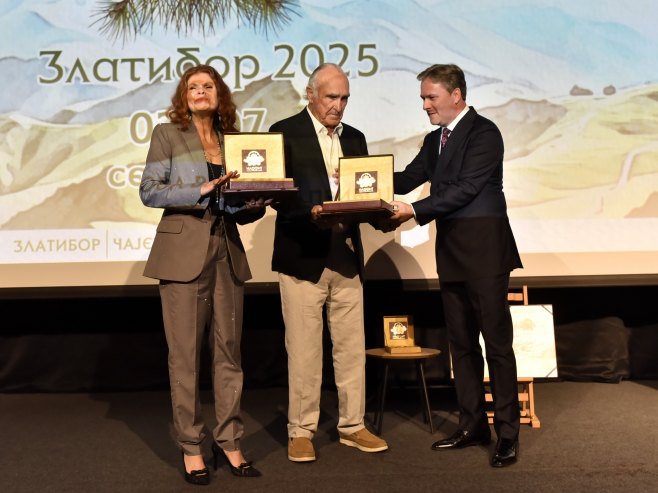 Nagrade za Lolitu Davidović i Rona Šeltona (Foto: Tanjug/NAFFIT) Nagrade za Lolitu Davidović i Rona Šeltona (Foto: Tanjug/NAFFIT) -