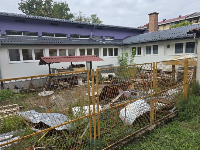 Јokanović: U dvorištu vrtića razbacan stari namještaj, ali djeca bezbjedna