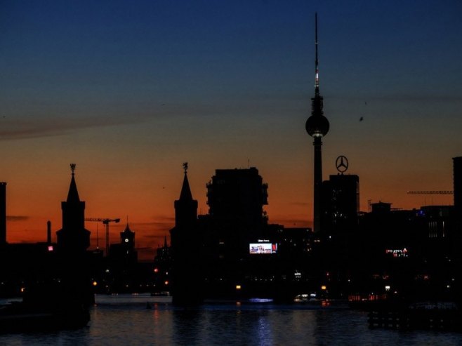 U Berlinu nestala struja zbog požara na dalekovodima, nastao haos u saobraćaju (FOTO/VIDEO)
