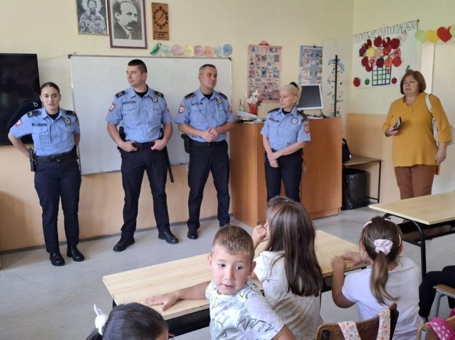 Prvačići edukovani o bezbjednom učešću u saobraćaju