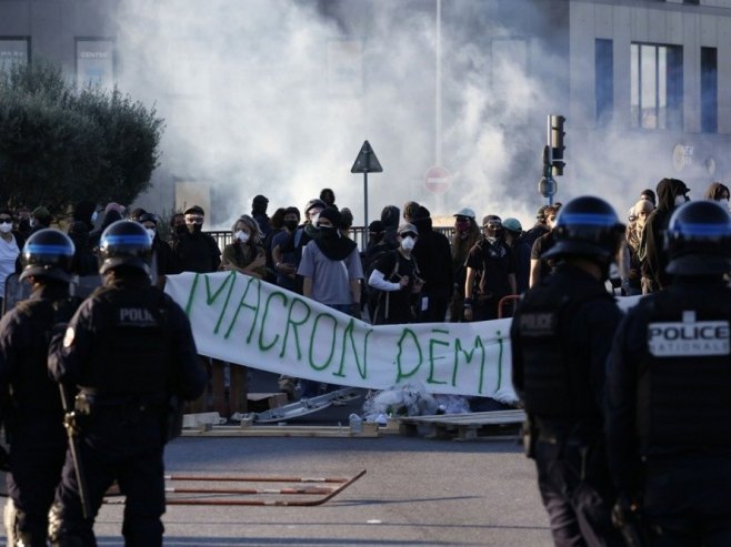 Protesti u Francuskoj zbog novog premijera: Blokiran saobraćaj, uhapšene najmanje 83 osobe - bačene dimne bombe (VIDEO)
