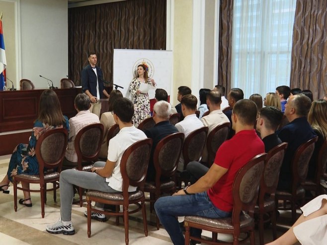 Uručena 61 stipendija perspektivnim i sportistima sa invaliditetom