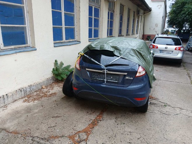 Zapaljeni automobil Zapaljeni automobil - Foto: RTRS