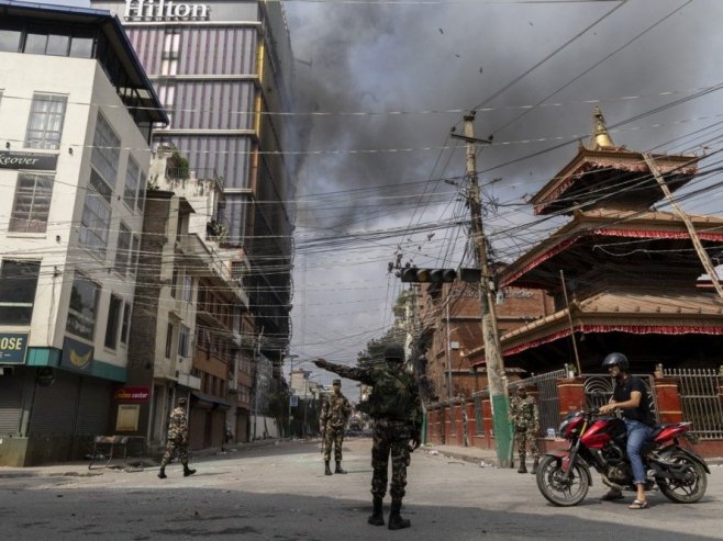 Nakratko ukinut policijski čas u Nepalu, pitanje narednog lidera neizvjesno