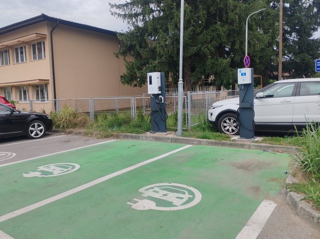 Novi Grad: Postavljena dva punjača za električna vozila