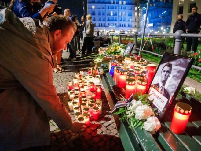 Objavljen snimak mogućeg osumnjičenog za ubistvo Čarlija Kirka (FOTO/VIDEO)