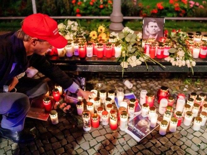 Avion potpredsjednika SAD prevezao tijelo ubijenog Čarlija Kirka; Јoš uvijek se traga za ubicom (FOTO/VIDEO)