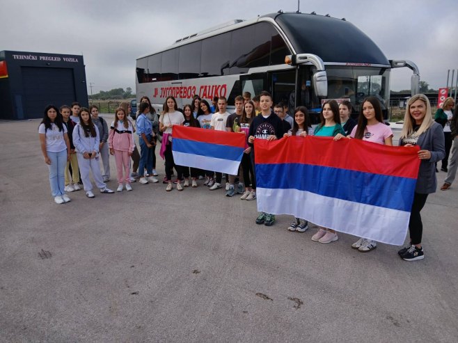Povodom Dana srpskog jedinstva u Srbiju otputovali najuspješniji osnovci Hercegovine (FOTO)