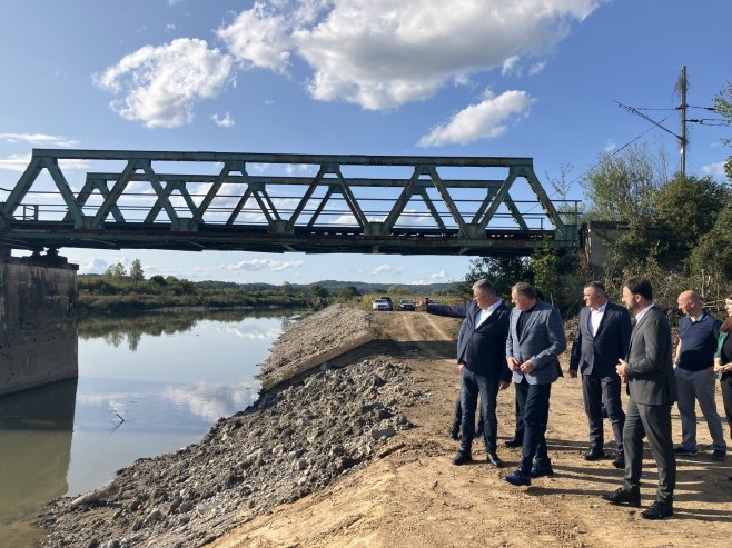 Dodik i Minić kod željezničkog mosta u Brezičanima kod Prijedora (FOTO)
