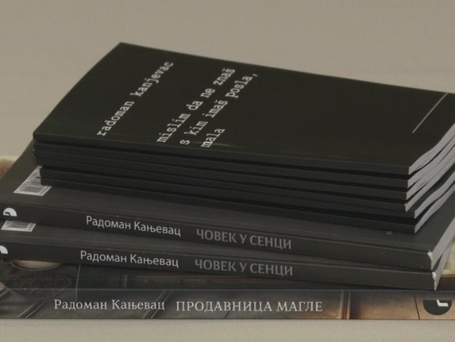 Knjiga "Prodavnica magle" - Foto: RTRS