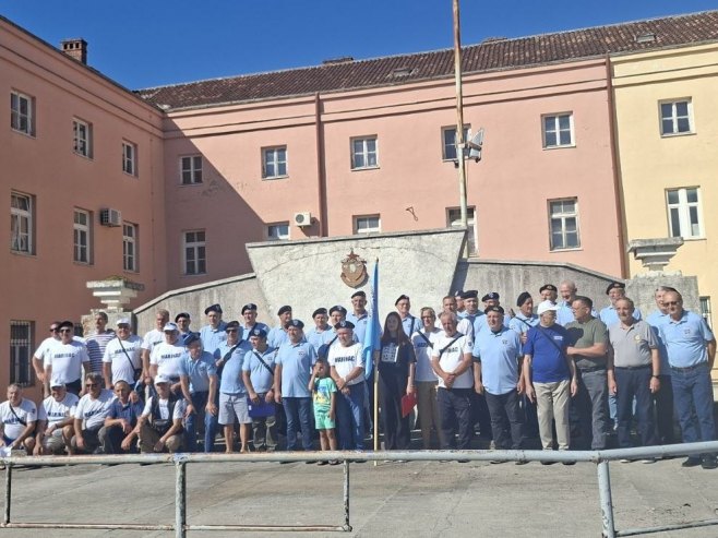 Evocirali uspomene na vojničke dane - bivši marinci ЈNA okupili se u trebinjskoj kasarni (VIDEO)