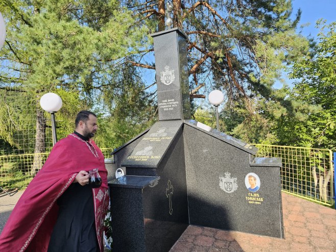 Parastos u Ugljeviku Parastos u Ugljeviku - Foto: SRNA