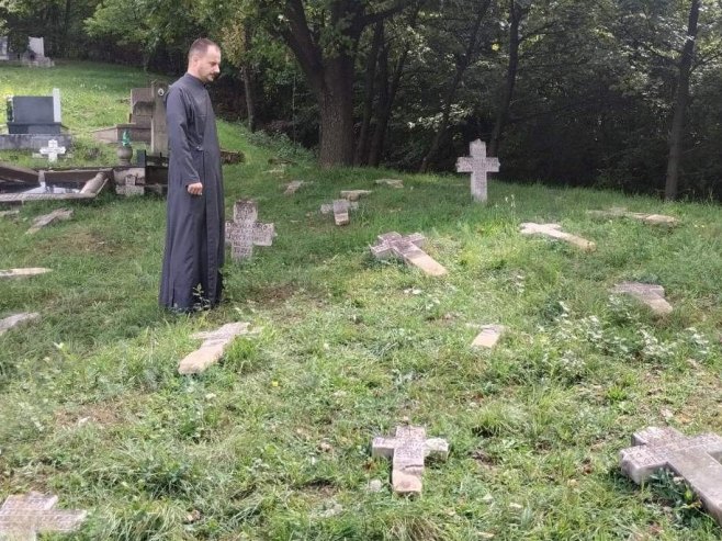 RTRS na pravoslavnom groblju Pečuj u Zenici gdje je srušeno 60 spomenika i krstova (FOTO)