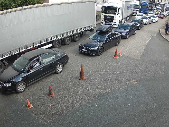 Djelimična obustava na GP Gradiška: Velike kolone vozila