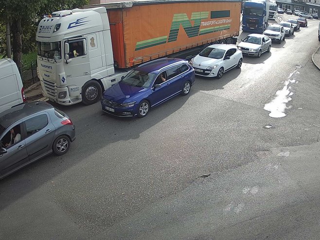 I danas usporeno preko graničnog prelaza Gradiška