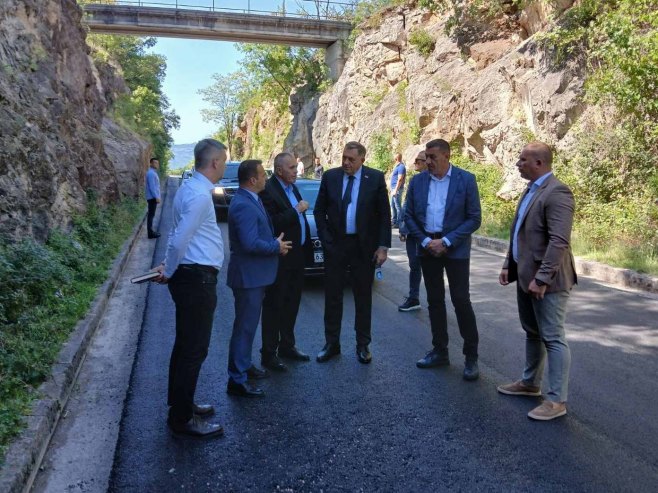 Dodik obilazi radove na dionici puta Bileća - Deleuša gdje je u toku rekonstrukcija