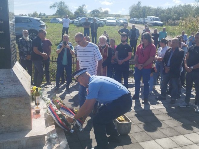 Parastos za ubijene Srbe u Serdarima - najmlađa žrtva imala četiri godine (FOTO)