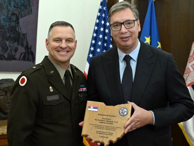 Vučić dobio priznanje od američkog generala za saradnju Srbije i Ohaja
