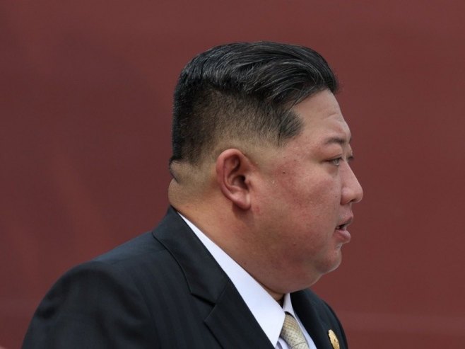 Kim DŽong Un nadgledao test taktičkih dronova za napad, pozvao na unapređenje AI