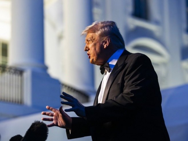 Donald Tramp (foto: EPA/JIM LO SCALZO) - 