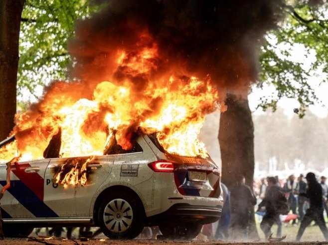 U Hagu privedeno najmanje 30 ljudi, demonstranti napali policiju