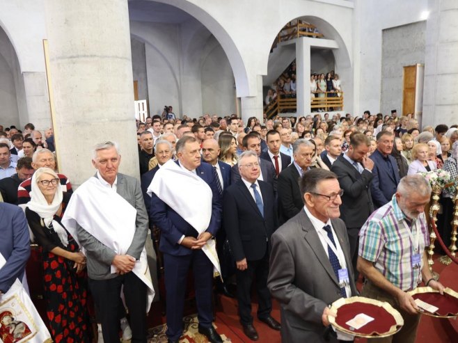 "Služenje prve Svete arhijerejske liturgije u srpsko-ruskom Hramu istorijski dan"