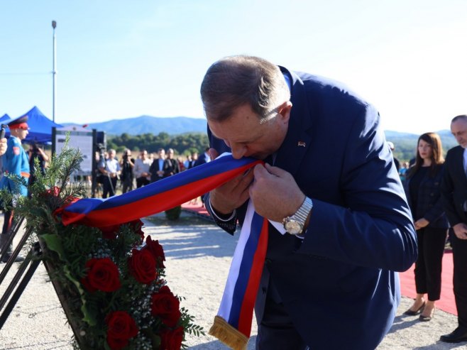 Polaganje vijenaca u Boljaniću - Foto: predsjednikrs.rs/Dona Katušić