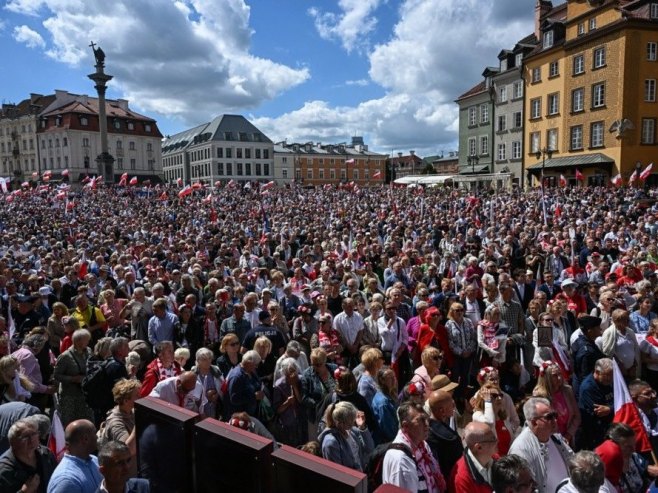 Protesti u Varšavi, ilustracija (Foto: EPA/RADEK PIETRUSZKA) - 