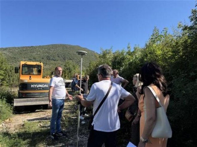 Mostar: Preko zemlje srpskih povratnika u naselju Kuti krče put za kamenolom