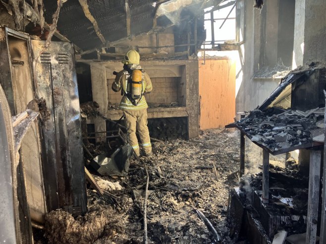Prijedor: Ugašen požar koji je zahvatio porodičnu kuću (FOTO/VIDEO)